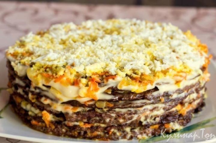 Печеночный торт с яйцом и морковью