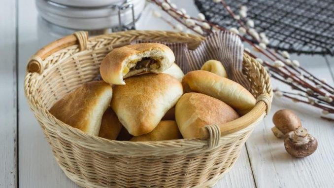 Постные пирожки с картошкой и грибами Постные пирожки с картошкой и грибами