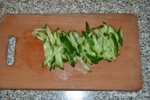Салат с корейской морковью и авокадо