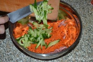 Салат с корейской морковью и авокадо