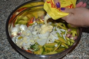 Салат с корейской морковью и авокадо