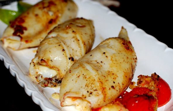 Фаршированные кальмары Кальмары, фаршированные шампиньонами и овощами