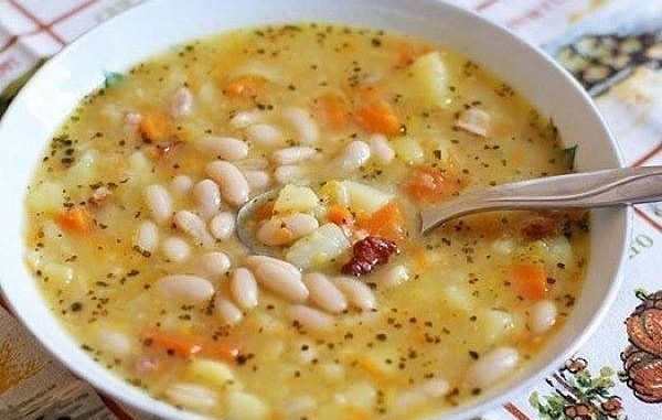 Фасолевый суп с картофелем и рисом Фасолевый суп с картофелем и рисом