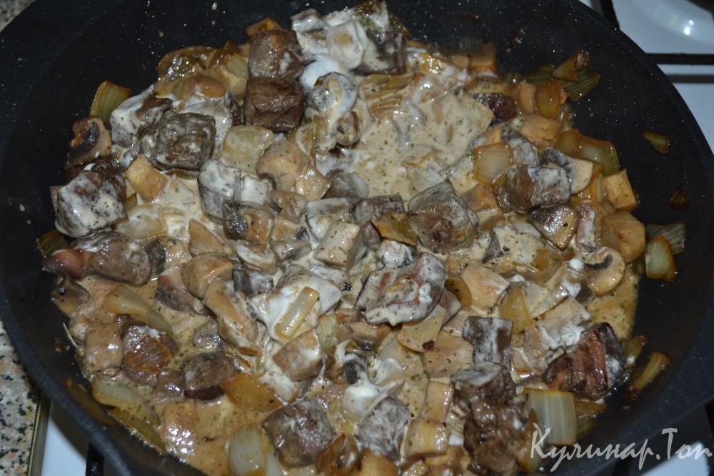 Говяжья печень, тушенная с шампиньонами