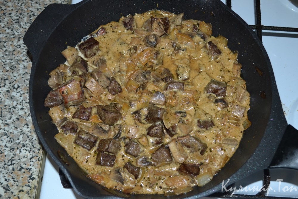 Говяжья печень, тушенная с шампиньонами