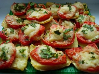 Кабачки, запеченные в духовке с луком и помидорами
