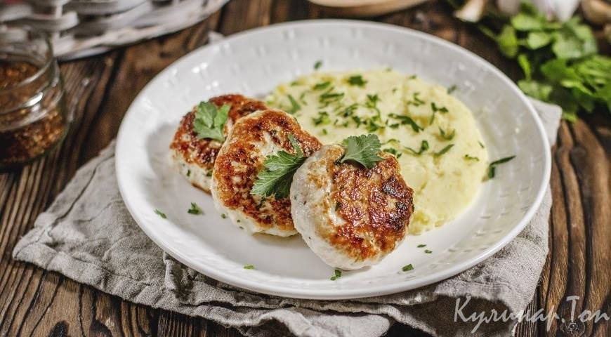 Котлеты из индейки с творожным сыром
