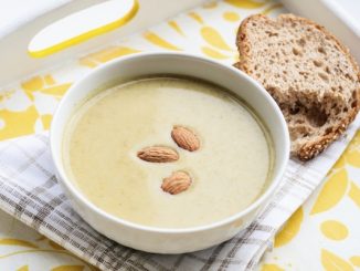 Миндальный суп с творогом и персиками