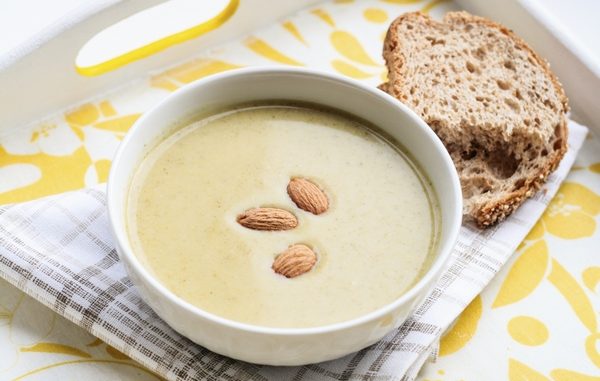Миндальный суп с творогом и персиками Миндальный суп с творогом и персиками