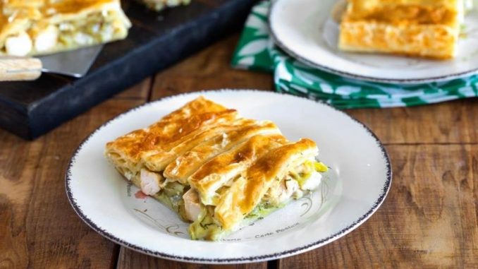 Пирог с курицей, пореем и сыром бри Пирог с курицей, пореем и сыром бри