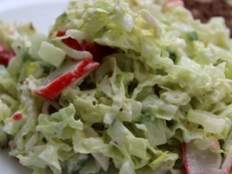 Салат из капусты с крабовыми палочками