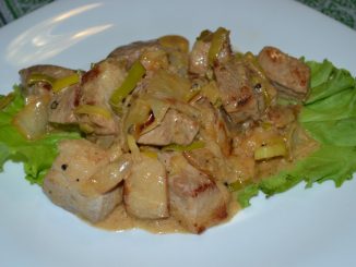 Свинина с луком пореем