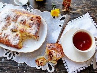 Творожный пирог с грушами и орехами