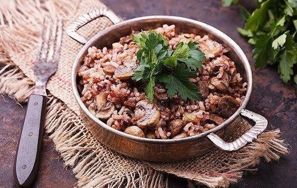 Тёплый салат из риса и грибов Тёплый салат из риса и грибов