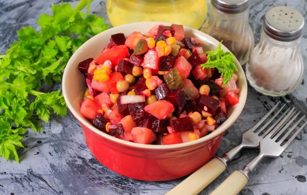 Винегрет из консервированной кукурузы Винегрет из консервированной кукурузы