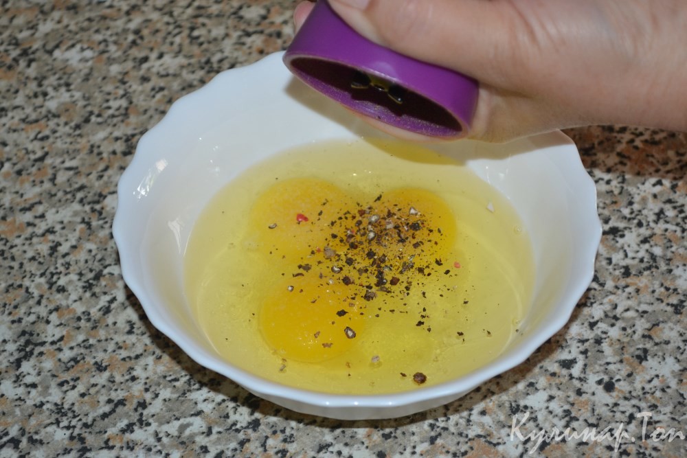 Яичница с фасолью и сыром