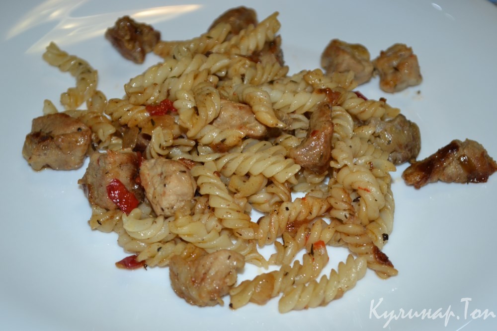 Жареная свинина с макаронами