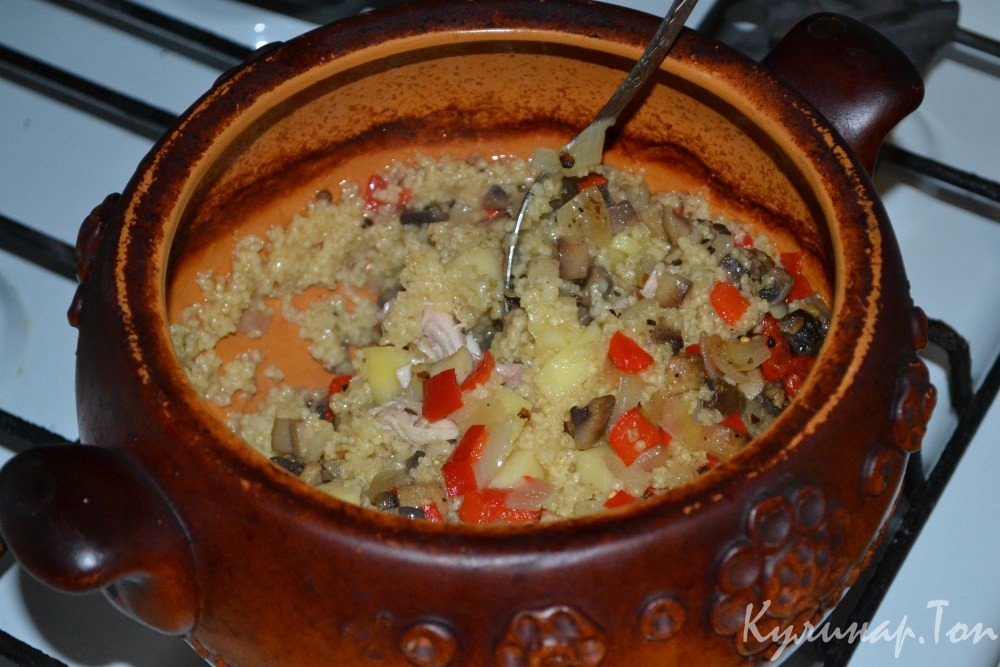Жаркое из курицы с пшеном в горшочке
