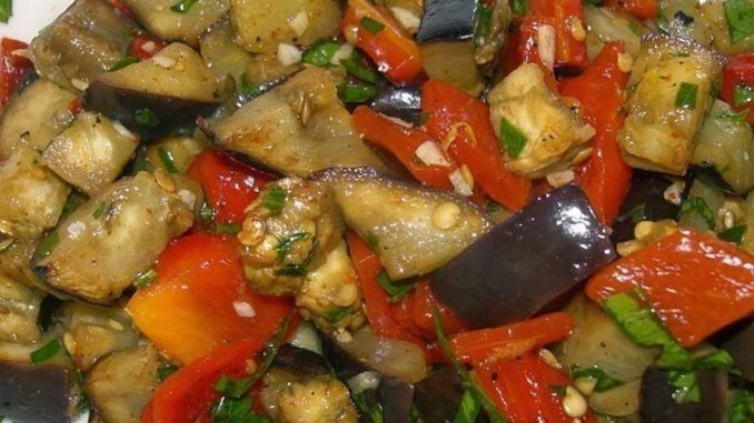 Хоровац из баклажанов и перца на углях Хоровац из баклажанов и перца на углях