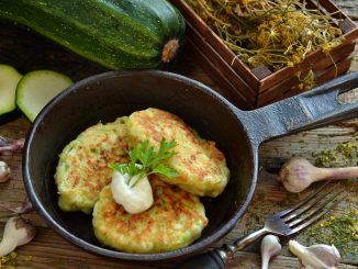 Кабачковые оладьи с чесноком