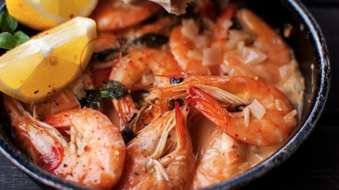 Креветки с головкой, запеченные на соли Креветки с головкой, запеченные на соли
