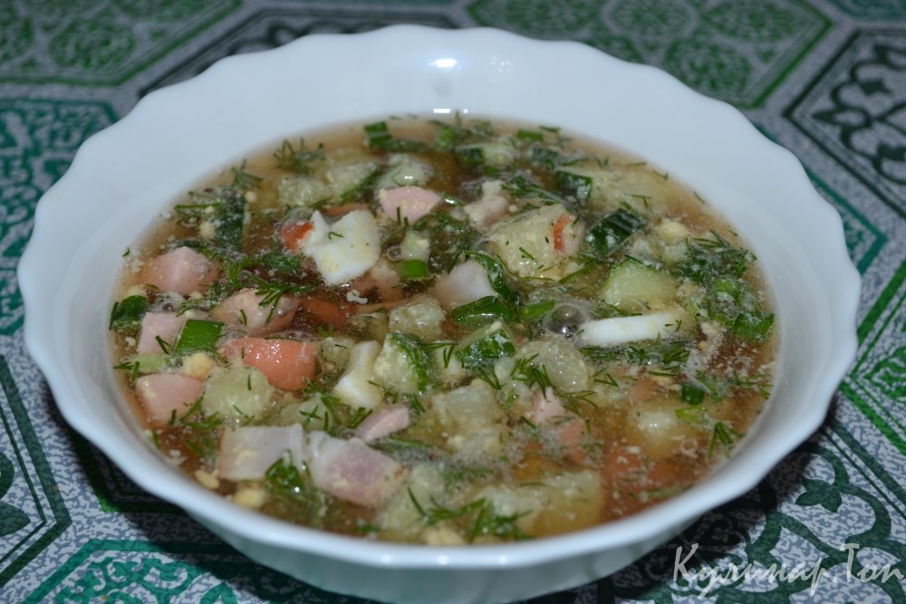 Окрошка «Сытная» с беконом и сосисками