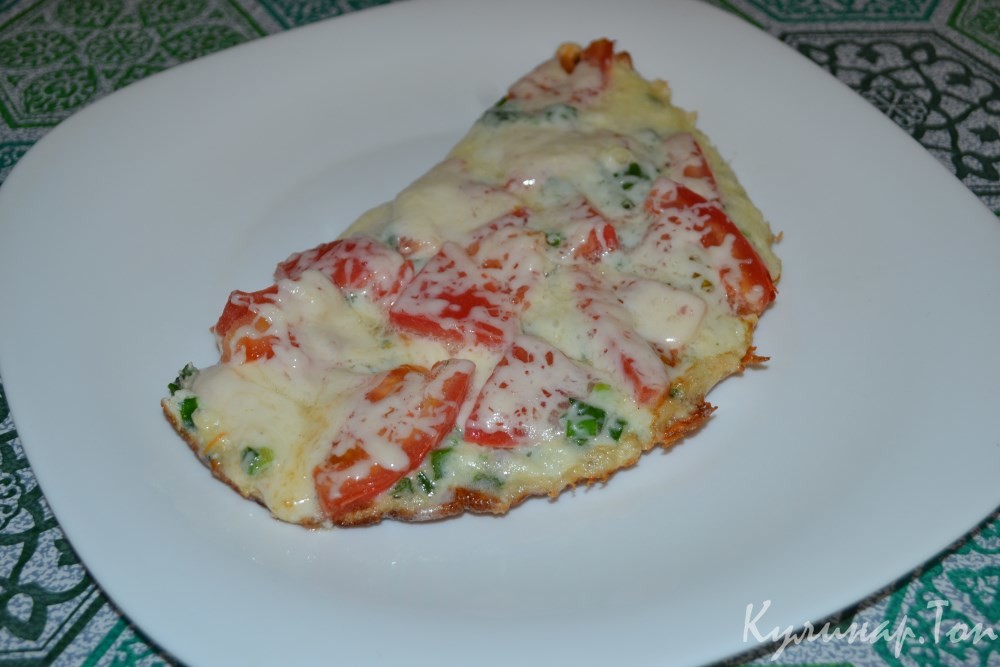 Омлет с помидорами, зеленым луком и сыром