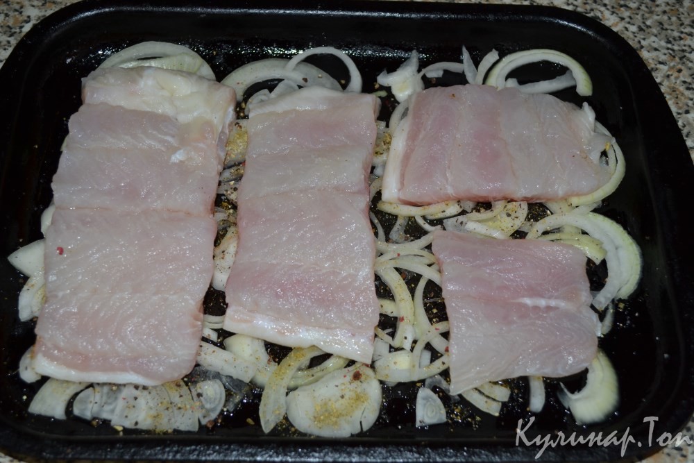 Пангасиус под сметанным соусом и сыром