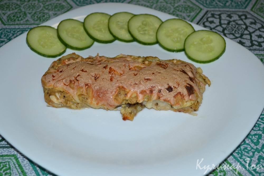 Пангасиус под сметанным соусом и сыром