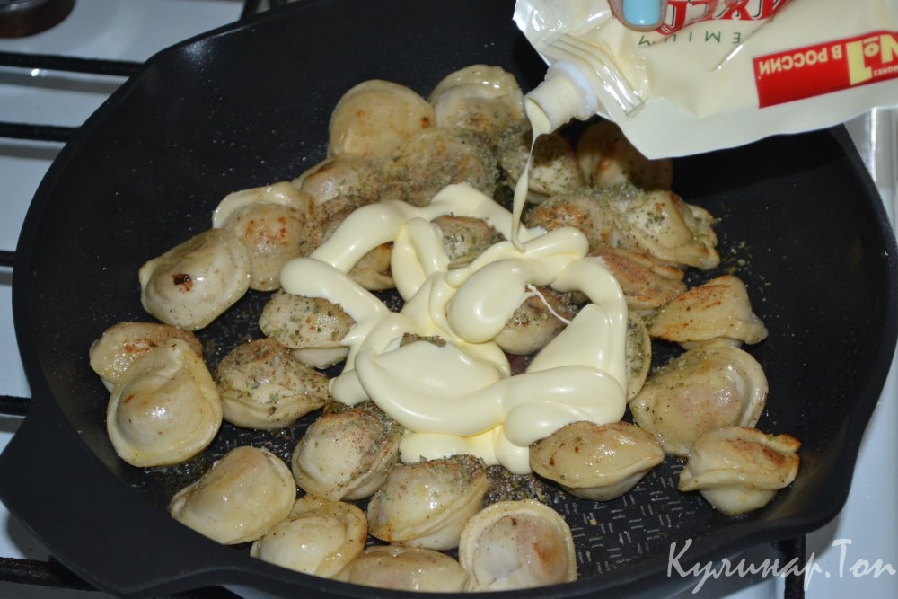 Пельмени жареные с майонезом