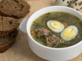 Щавелевый суп с перепелиными яйцами