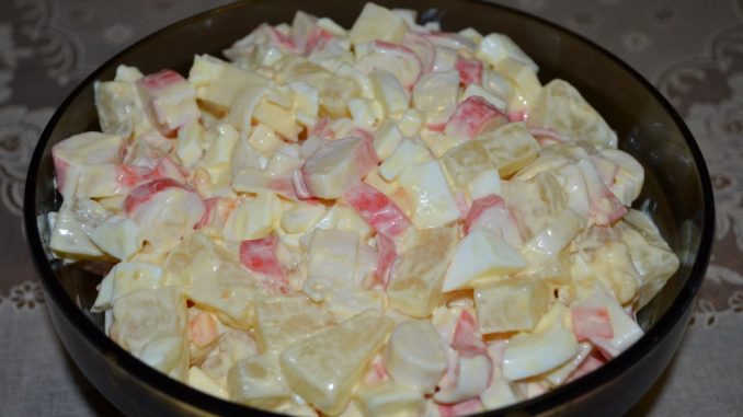 Салат с крабовыми палочками, ананасом и сыром-04 Салат с крабовыми палочками, ананасом и сыром