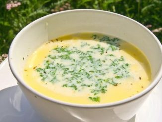 Сырный суп с вермишелью и зеленью