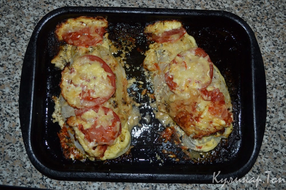 Тилапия с помидорами и сыром