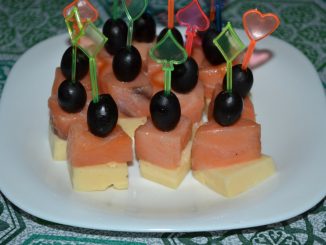 Канапе с лососем и сыром