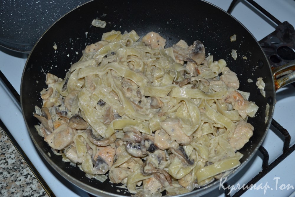 Феттучине с курицей и грибами