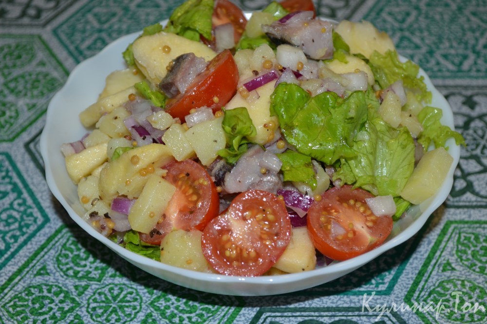 Салат с сельдью и яблоком