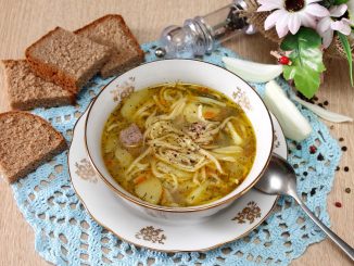 Суп с картошкой, фрикадельками и лапшой