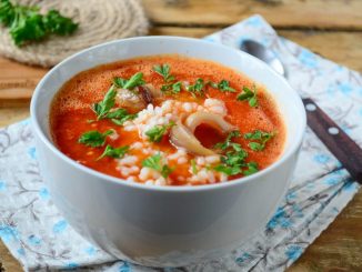 Томатный суп с перцем и рисом