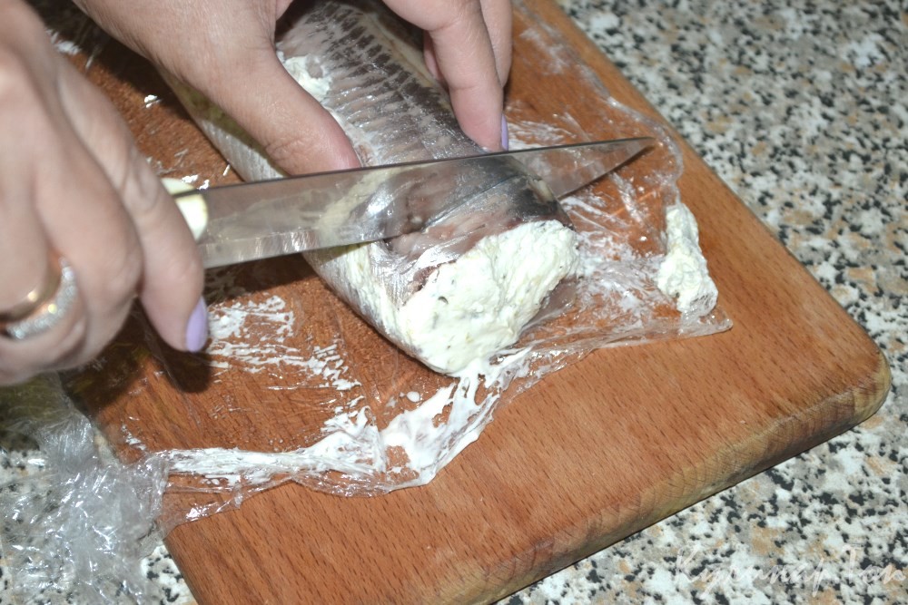 Закусочный рулет из сельди