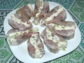 Закусочный рулет из сельди