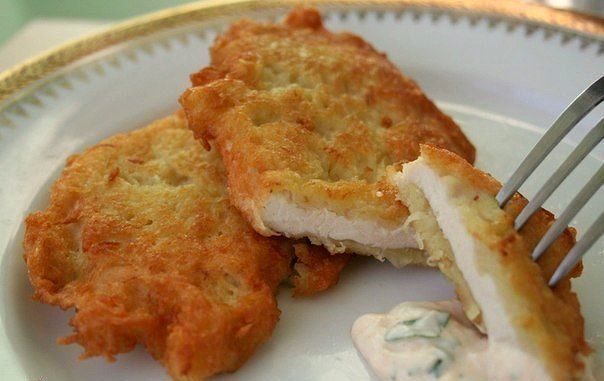 Куриная обивная в картофельном кляре Куриная отбивная в картофельном кляре