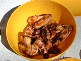 Куриные крылышки на гриле с домашним соусом BBQ