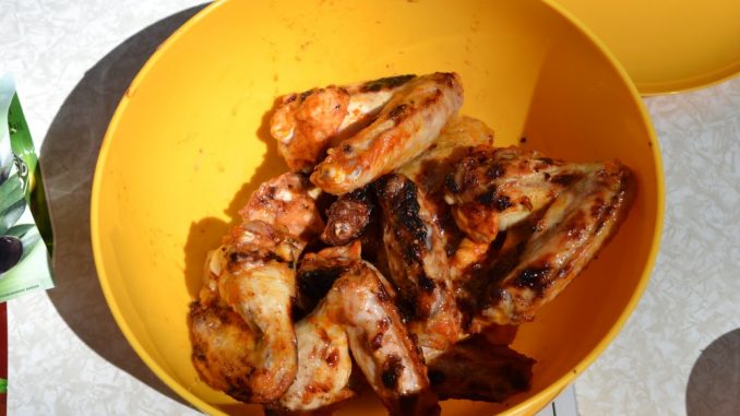 Куриные крылышки на гриле с домашним соусом BBQ-15 Куриные крылышки на гриле с домашним соусом BBQ