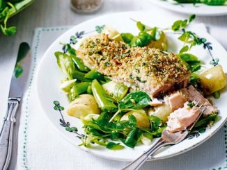 Лосось в корочке из кускуса