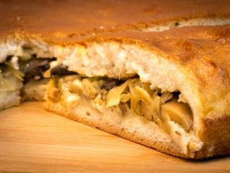 Пирог с капустой и грибами