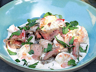 Surf and turf из говяжьей лопатки с креветками и кокосовым молоком