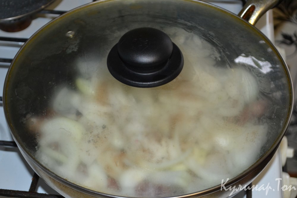 Бараньи ребрышки, тушенные под луком