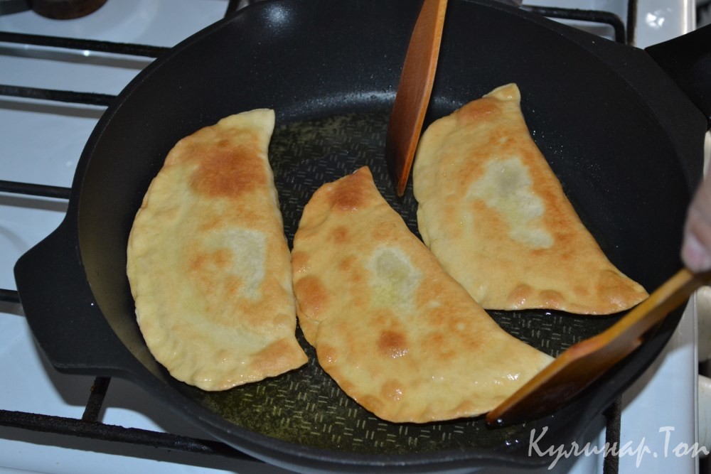 Чебуреки из индейки