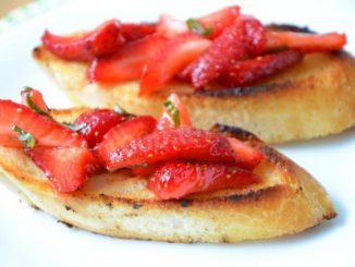 Французские гренки с клубникой